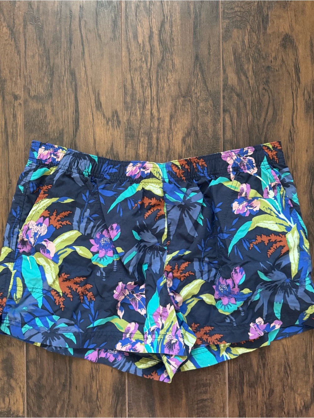 COLUMBIA Sandy River Floral Printed Shorts
Size Large